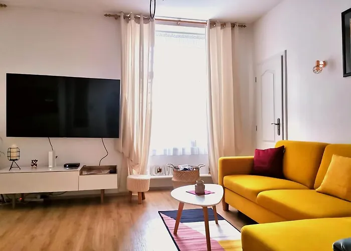 Apartamento Cozyhome The Castle - Spacious, Quiet, High Ceiling