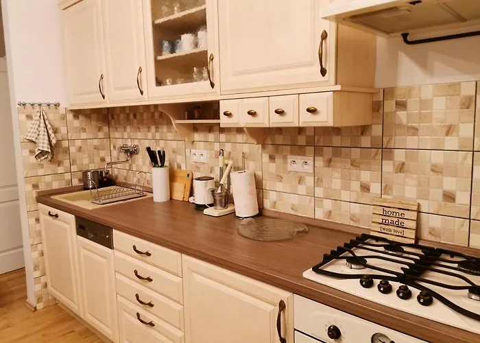 Cozyhome The Castle - Spacious, Quiet, High Ceiling Apartamento *