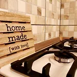 Cozyhome The Castle - Spacious, Quiet, High Ceiling Apartmán *