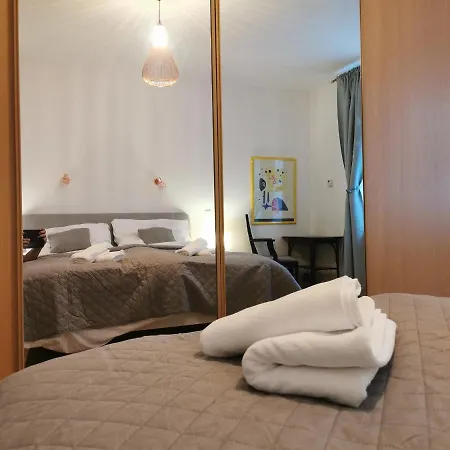 Cozyhome The Castle - Spacious, Quiet, High Ceiling